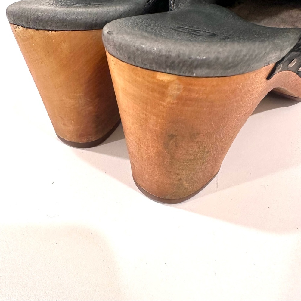 UGG women’s black woven leather clogs with wood heels 7 - Picture 8 of 9